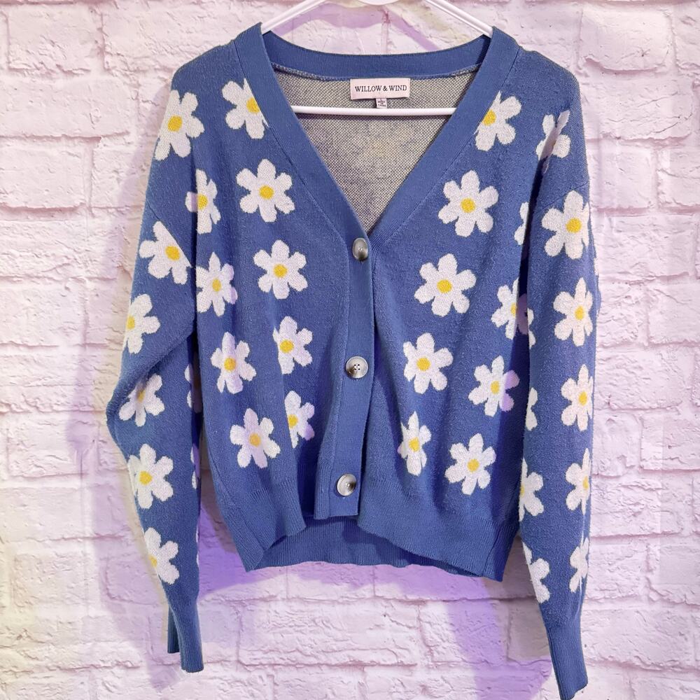 Cute Willow & Wind light blue cardigan with Daisies SZ L
